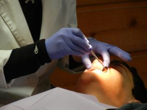 Jak wybrać odpowiedniego dentystę w Krakowie?